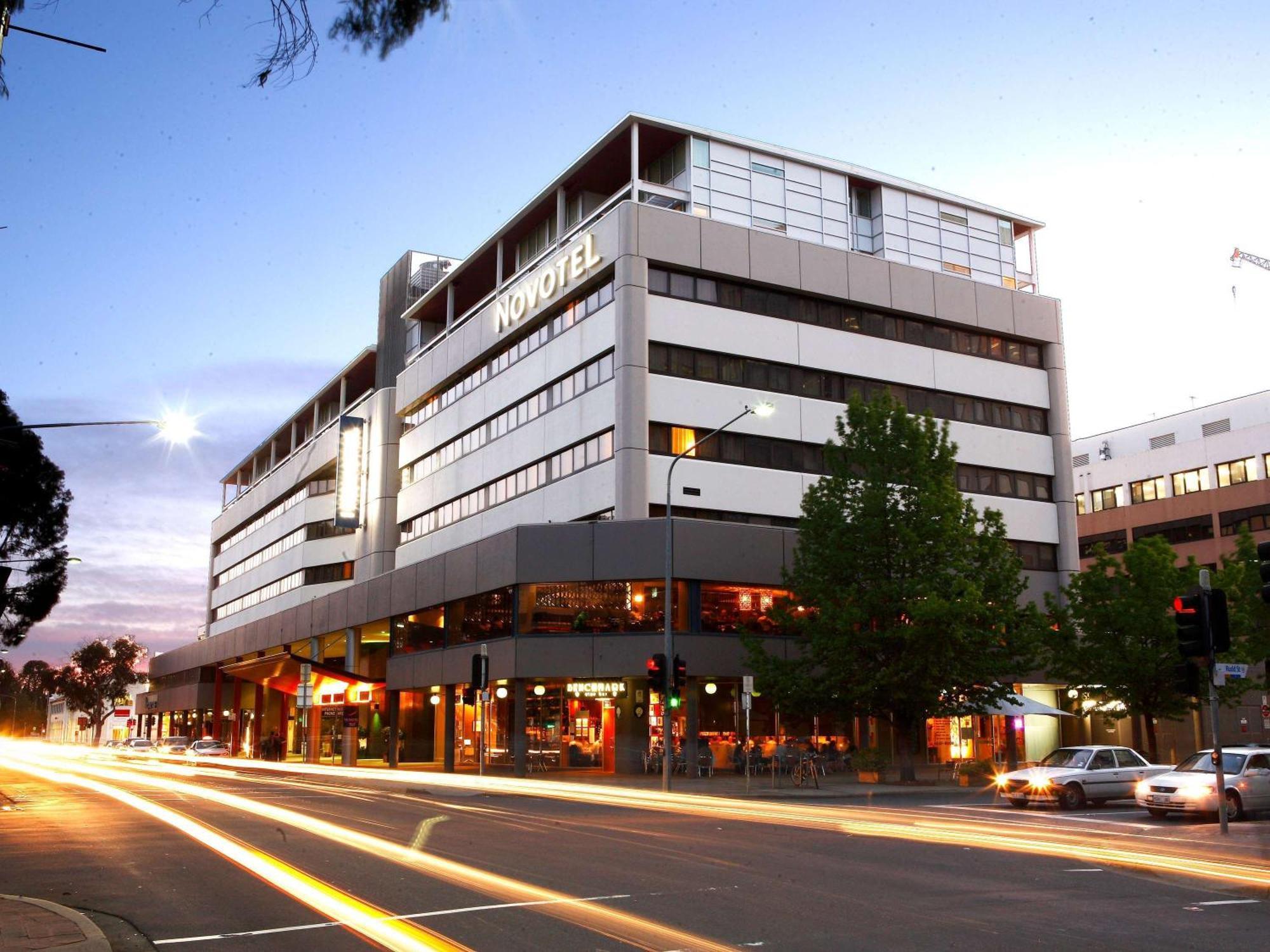 Novotel Canberra Bagian luar foto