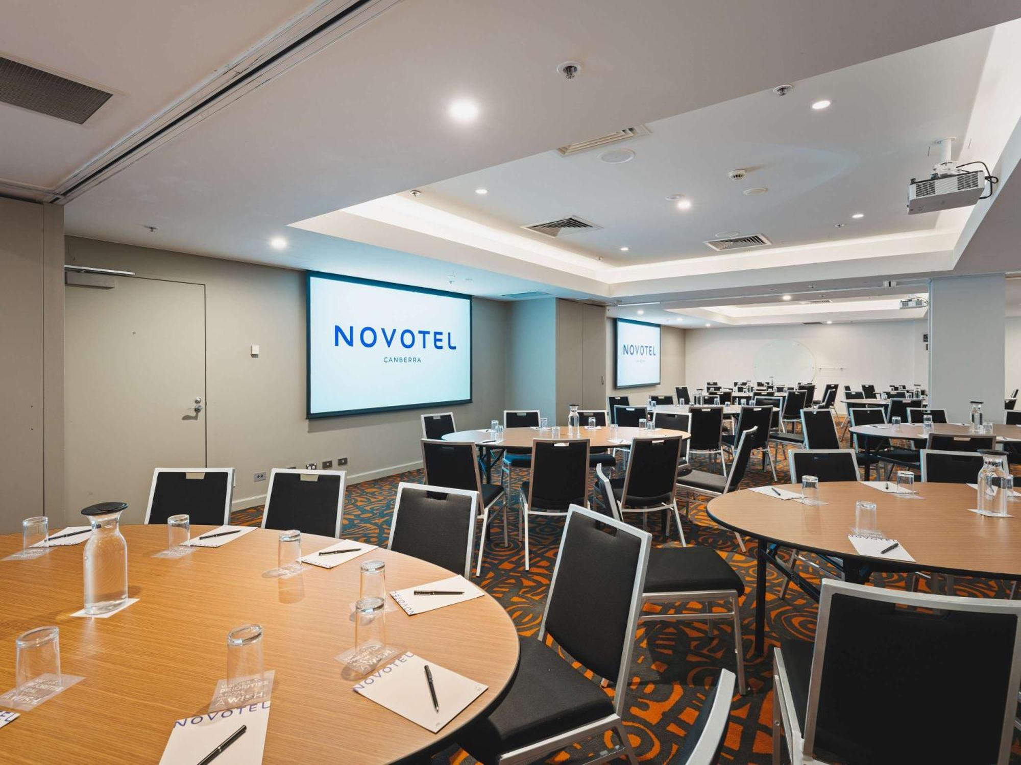 Novotel Canberra Bagian luar foto
