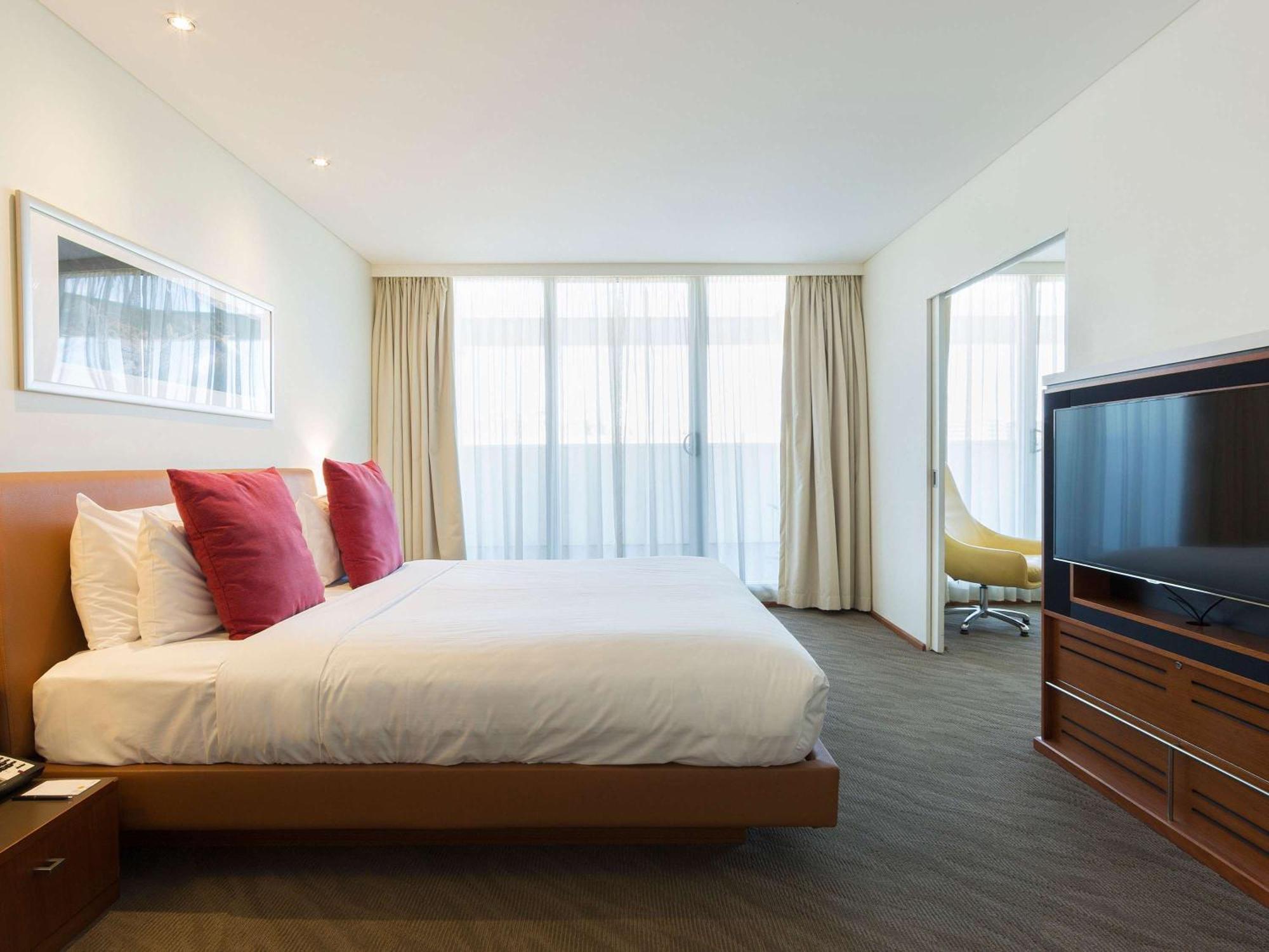 Novotel Canberra Bagian luar foto
