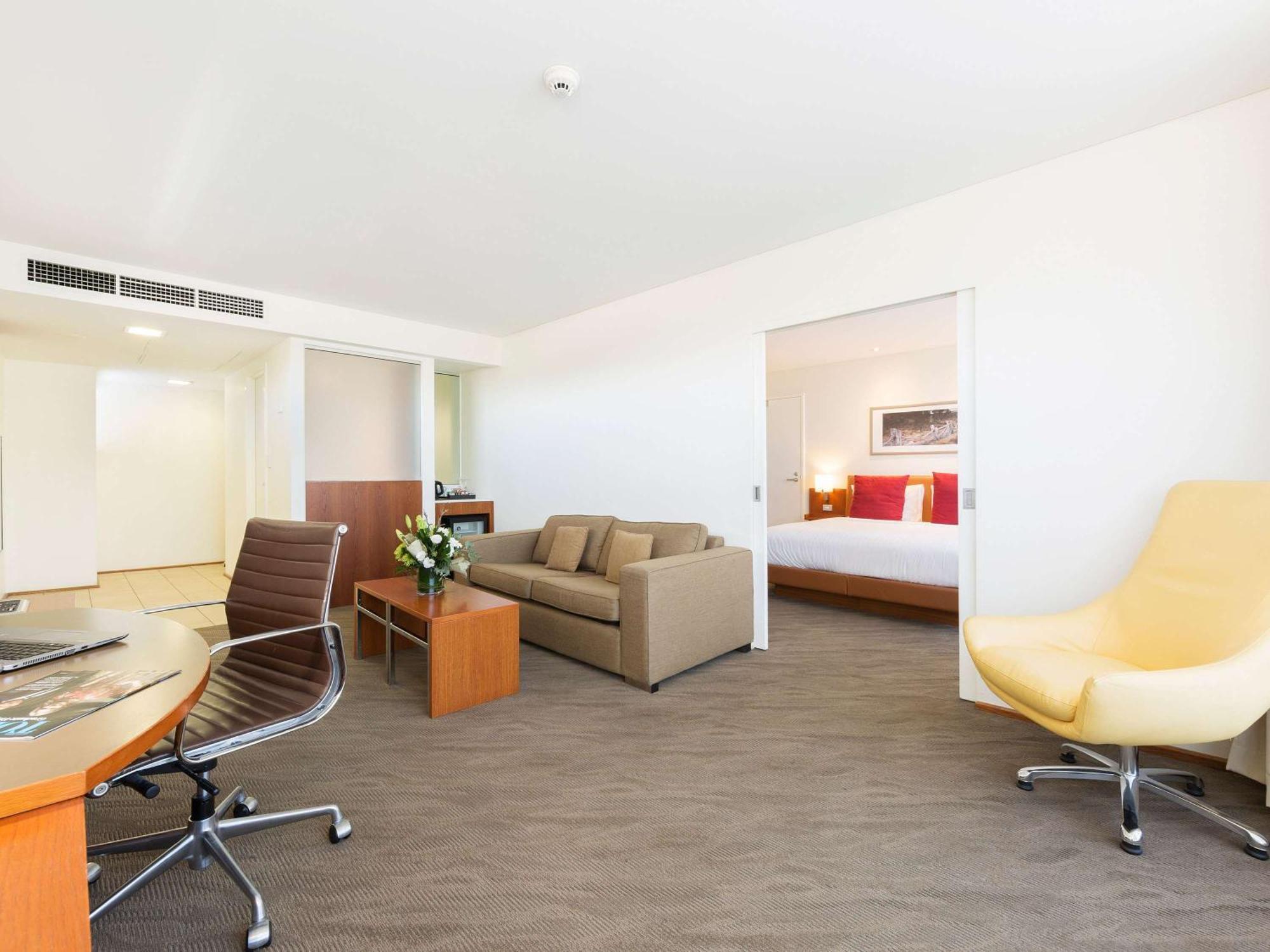 Novotel Canberra Bagian luar foto